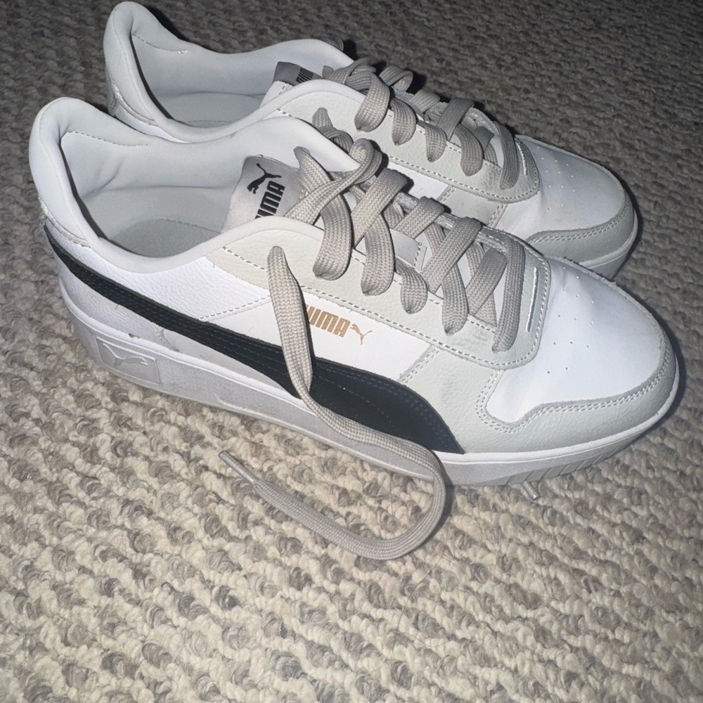 Puma Men's White and Black Sneakers